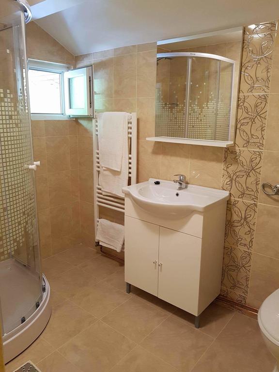 Cabana Sarmis Costesti Exteriör bild