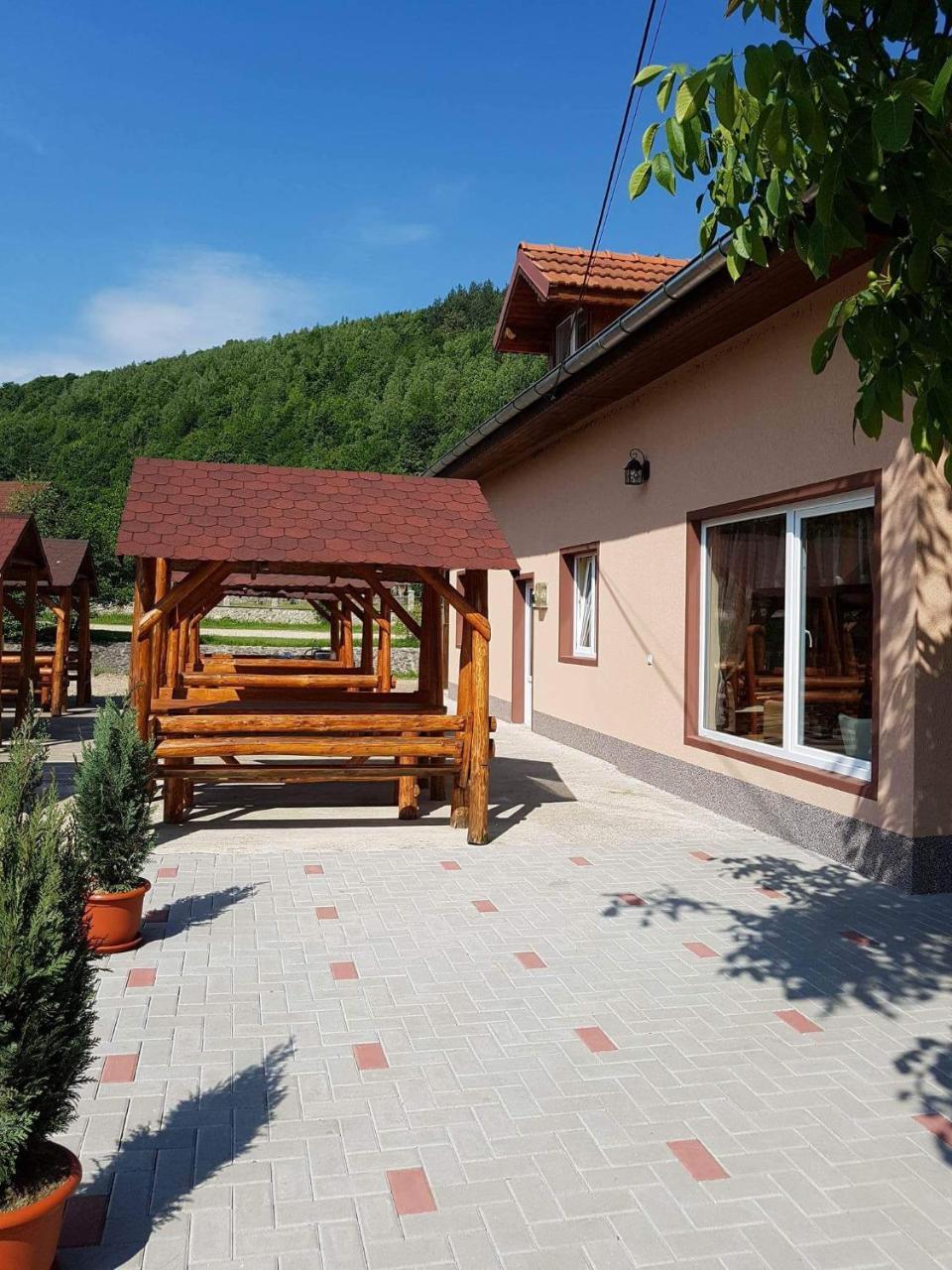 Cabana Sarmis Costesti Exteriör bild